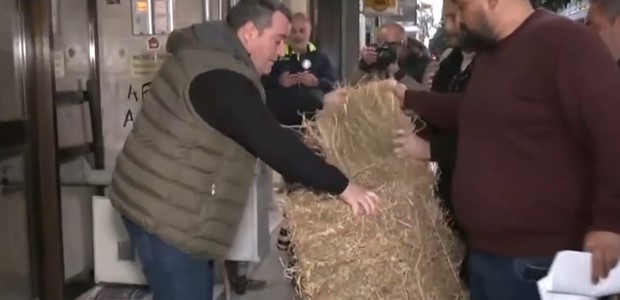 Με τα τρακτέρ στη Λάρισα οι αγρότες